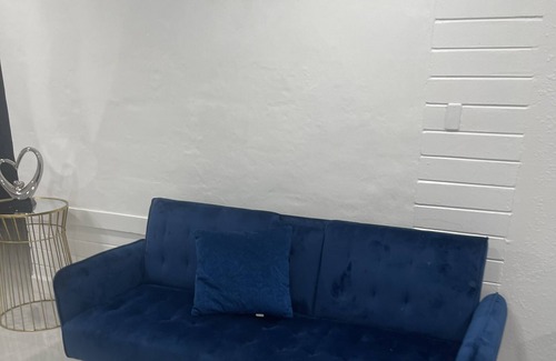 Sebring House | Maye y Ale