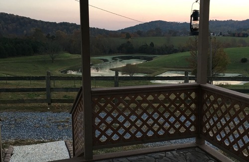 Bedford Cottage | Mayhew Farms Cottage - Breathtaking Mt. Views Overlooking Pond & Horses