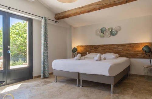 Paradou House | Mazet de Paul & Raymonde, 7 bedrooms, 4 bathrooms, shared pool - Vallée des Baux