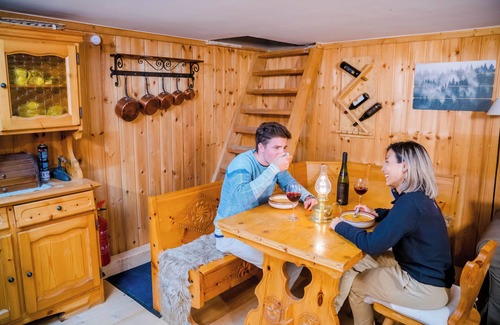 Monthey Cabin | Mazot Douillet de Montagne Isolé en Pleine Nature en Autonomie D'énergie