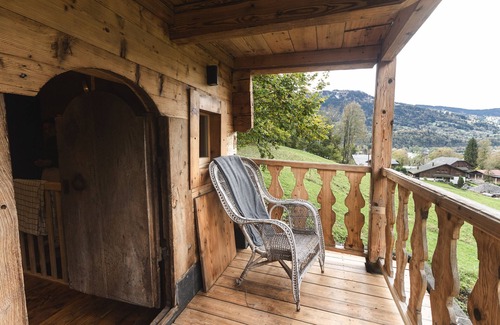 Samoens Ski Chalet | Mazot du Criou - Samoëns with Mountain View, Private Terrace and Private Garden