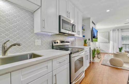 Central Mission Beach Apartment | MB 2 Condos 4BR/4BA+Loft+Huge Rooftop Deck by Sand