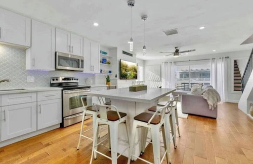 Mission Beach House | MB Massive Oceanview 6BR/6BA Sleep 30+Rooftop Deck