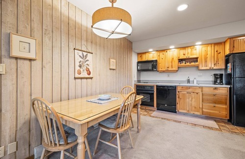 Century West House | MBV 160 | Mt Bachelor Village Resort, pool hot tub
