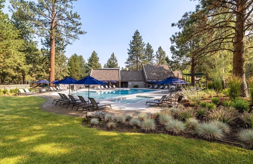Century West House | MBV 511 | Mt Bachelor Village Resort, river views new deck and hot tub