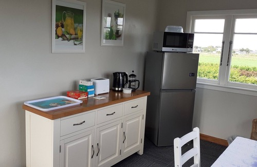 Hawera House | McArthur Park with views of Mt. Taranaki