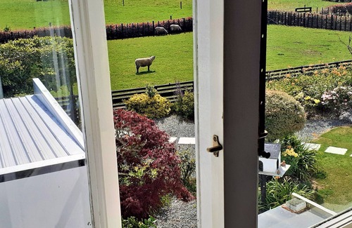 Hawera House | McArthur Park with views of Mt. Taranaki