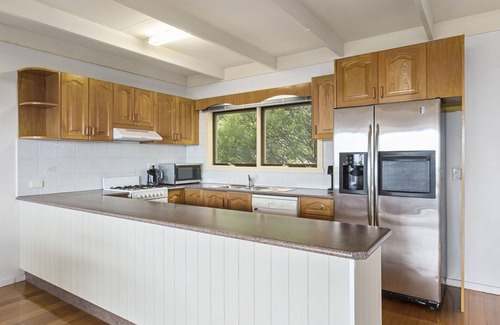 McCrae House | Mccrae Family Beach House - Bay Views - Swimming Pool - Air Con