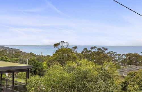 McCrae House | Mccrae Family Beach House - Bay Views - Swimming Pool - Air Con