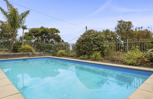 McCrae House | Mccrae Family Beach House - Bay Views - Swimming Pool - Air Con