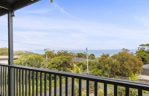 McCrae House | Mccrae Family Beach House - Bay Views - Swimming Pool - Air Con