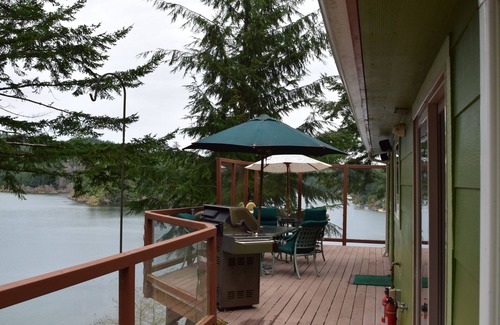 Lakeside House | Mcdragonfly Cabin-wow! This Is Some Cabin.