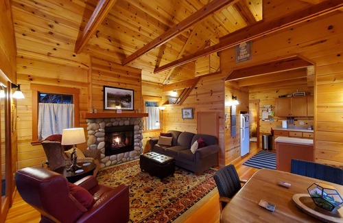 McKenzie Bridge Cabin | Mckenzie River Cabin #13 at the Log Cabin Inn, screened porch, .5mi Trailhead