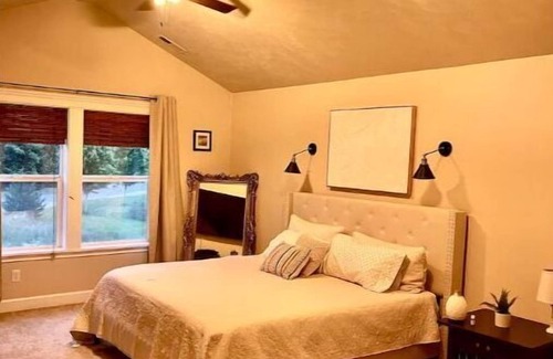 Walterville House | McKenzie River Getaway w/Mountain Views