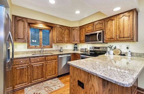 Blowing Rock Condo | Mckinley 1 | Fireplace, Restaurant, Pool, Spa