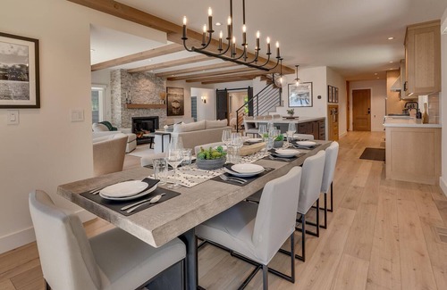 Homewood House | McKinney Bay Retreat - Split Lakefront - TLUXP