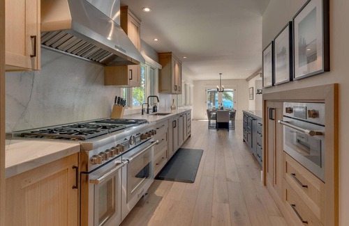 Homewood House | McKinney Bay Retreat - Split Lakefront - TLUXP