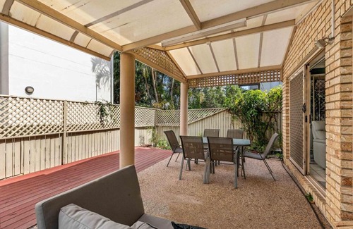 Redcliffe Apartment | McNaughton Townhouse