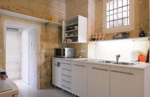 Mdina House | Mdina Main Square Duplex in City walls Unique Balcony with Cathedral &City Views