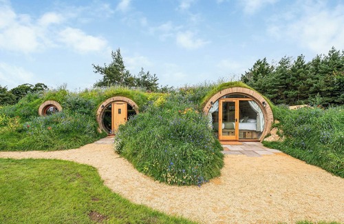 Radstock Cottage | Meadow and Nest Burrow