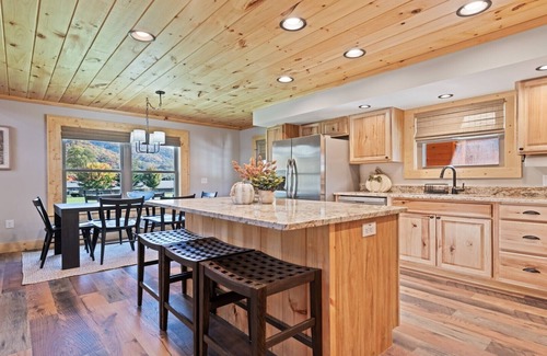 Valley Creek Run Cabin | Meadow Breeze/360-Degree Mountain Landscapes/Fire Pit - Twin Cabin