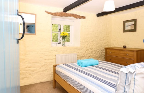 Stoke Gabriel Cottage | MEADOW BROOK COTTAGE, pet friendly, with open fire in Stoke Gabriel