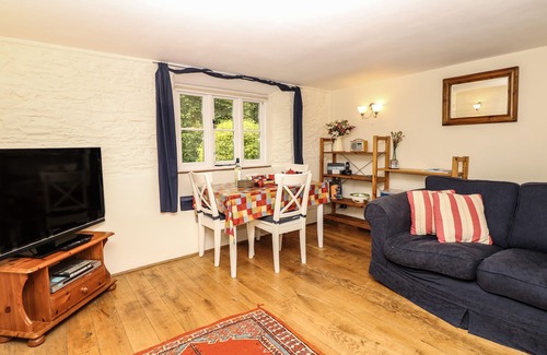 Stoke Gabriel Cottage | MEADOW BROOK COTTAGE, pet friendly, with open fire in Stoke Gabriel