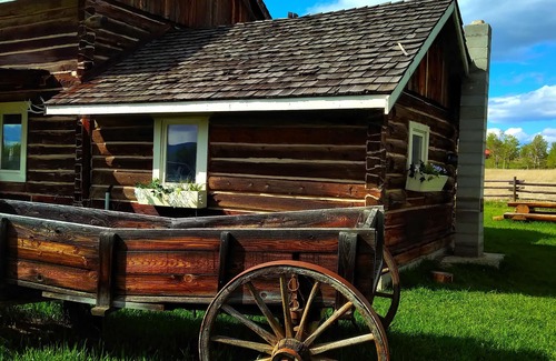 Clinton House | Meadow Lake Guest Ranch - Meadow Lake Roadhouse