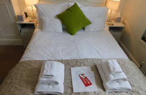 Tideswell Bed & Breakfast | Meadow Lodge