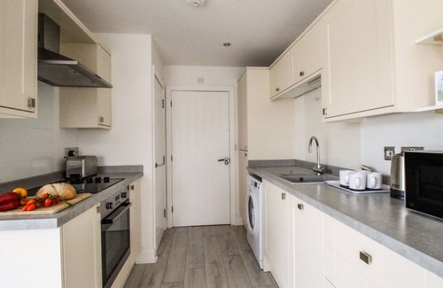 Bere Regis Cottage | MEADOW VIEW BARN, family friendly, with a garden in Bere Regis