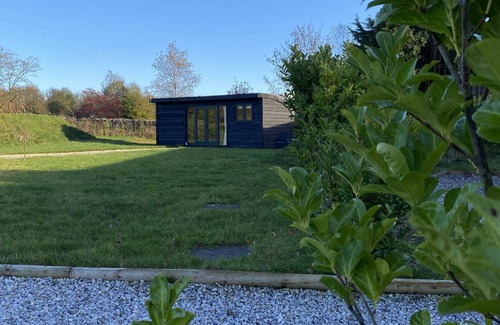 Foolow Cabin | Meadow View - (Bottom Cabin) - sleeps 2 guests in 1 bedroom