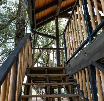 Elm Mott Other | Meadowlark Treehouse 15 MIN to MagnoliaBaylor