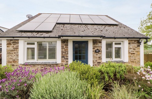 Newton Ferrers Cottage | MEADOWLEA COTTAGE, family friendly, with a garden in Newton Ferrers