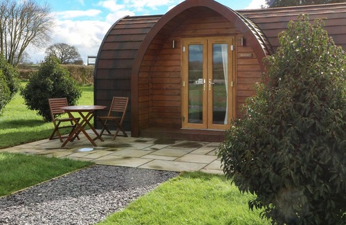 Whitchurch Cottage | MEADOWSWEET, pet friendly, with a garden in Malpas