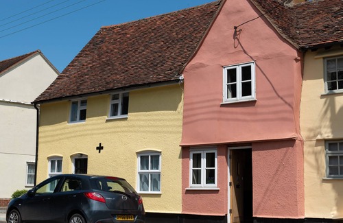 Hadleigh Cottage | Meddlars - A romantic cottage by a historic Town great for walks, pubs and shops.