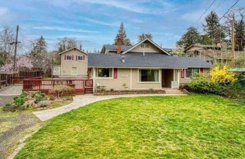 Medford House | Medford Home And 2 Condos With Pool