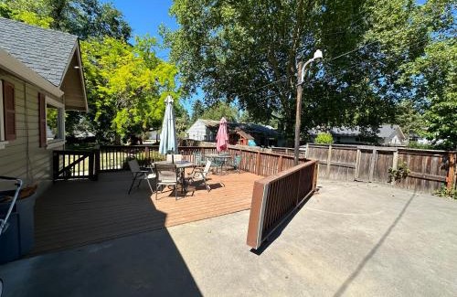Medford House | Medford Home And 2 Condos With Pool