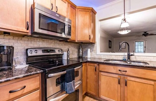 Southeast Raleigh House | Medical worker special - wakemed 5min drive unit