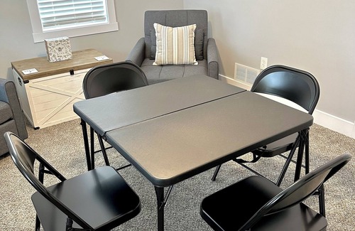 Medina House | Medina Square Retreat - Spacious 4 bdrm home walking distance to the square