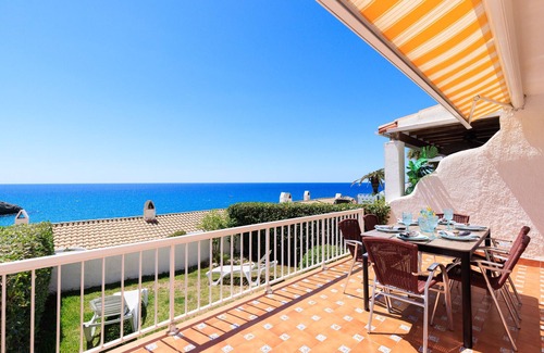 Cap de Salou Ski Chalet | Mediterranean Beach House · AirCon · Pool · UHC CASAS BLANCAS 301