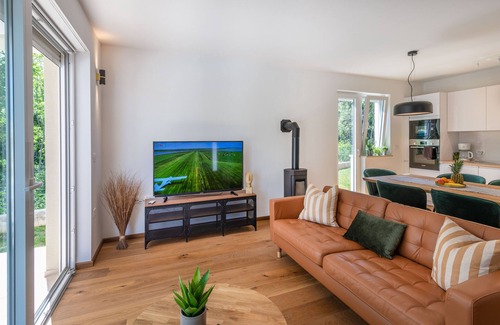 Rasa Villa | Mediterranean elegance just minutes from the beach