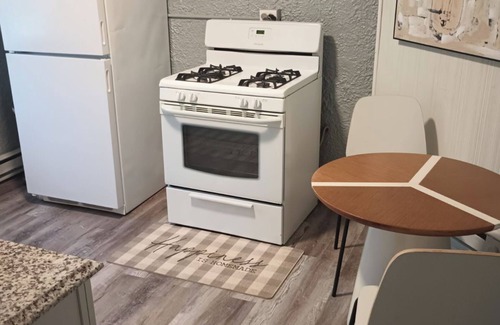 Downtown Dayton Condo | Mediterranean riverfront WiFi, AC in downtown DAYTON & 3 min to UD AMAZING ❤️