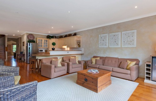 Port Fairy House | Mediterranean styled house around the corner form East Beach