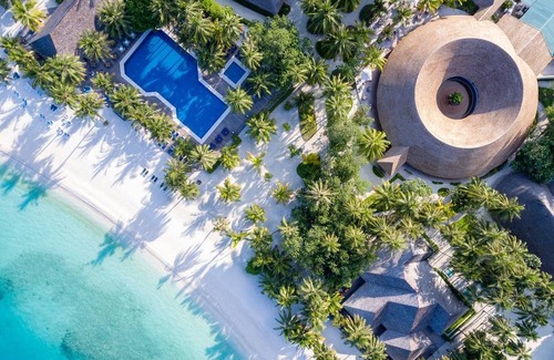 Meerufenfushi Hotel | Meeru Island Resort & Spa