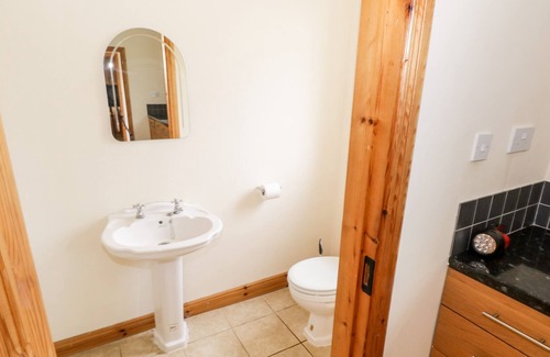 Lavally Cottage | MEES HOUSE, pet friendly, with open fire in Timicat, County Galway