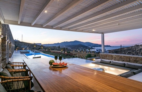 Ftelia Villa | Mega Mansion II - Six Bedroom Villa Sleeps 13 - Walking distance from the beach