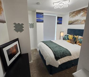 Salford Apartment | Mega3 Luxury 2Bedrooms Apartment -2Baths, 2Toilets