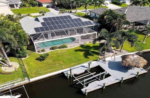 Pelican Villa | Mei Jing – Waterfront Pool and Tiki Hut-must see