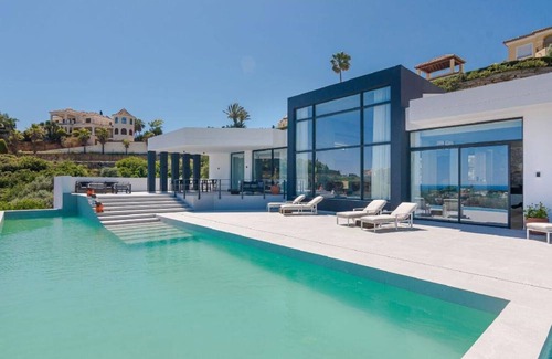 New Golden Mile Villa | Meisterwerk El Paraiso Alta, 6 Schlafzimmer, Pool, Fitness, spa