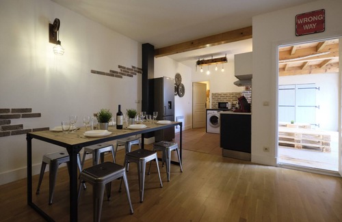 Bastide Saint-Louis Apartment | Melina 2 in the ramparts of the Bastide with terrace